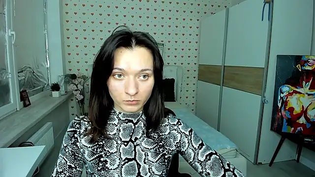 Julia Kuper online show from 12-11-24, 03:05