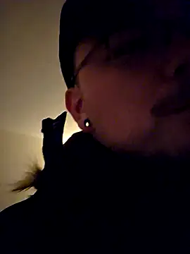 Snapshot of cmichaelxxx chatting on 03-21-25, 12:07 cmichaelxxx online show from 03-21-25, 12:07