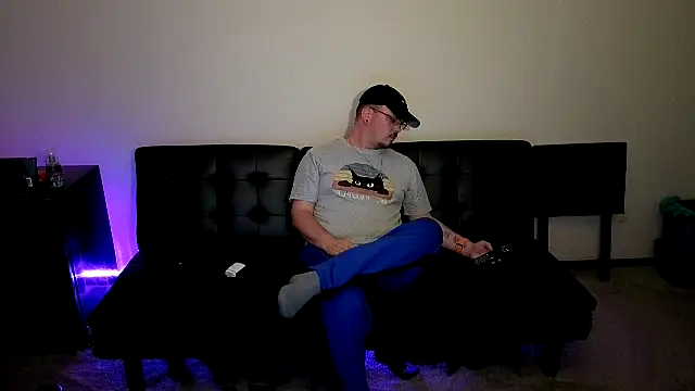 Snapshot of cmichaelxxx chatting on 10-12-25, 01:15 cmichaelxxx online show from 10-12-25, 01:15