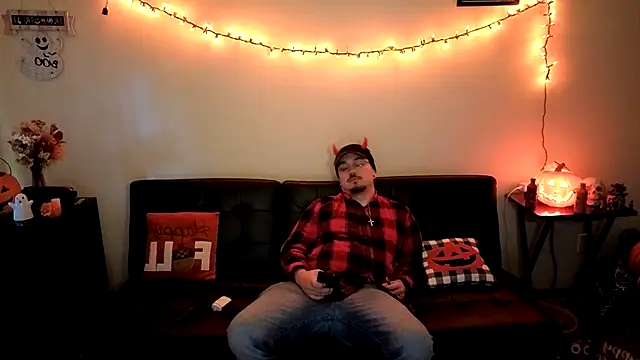 Snapshot of cmichaelxxx chatting on 10-14-25, 01:12 cmichaelxxx online show from 10-14-25, 01:12