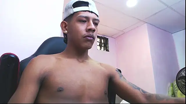 Snapshot of mr_stiven_ chatting on 01-05-25, 08:22 mr stiven  online show from 01-05-25, 08:22