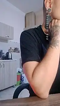 Snapshot of HappyZebra13 chatting on 12-20-24, 07:39 HappyZebra13 online show from 12-20-24, 07:39