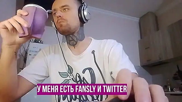 Snapshot of HappyZebra13 chatting on 01-05-25, 06:56 HappyZebra13 online show from 01-05-25, 06:56