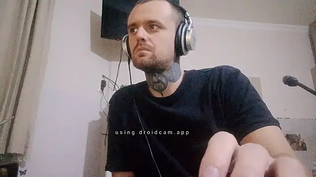 Snapshot of HappyZebra13 chatting on 01-11-25, 10:40 HappyZebra13 online show from 01-11-25, 10:40