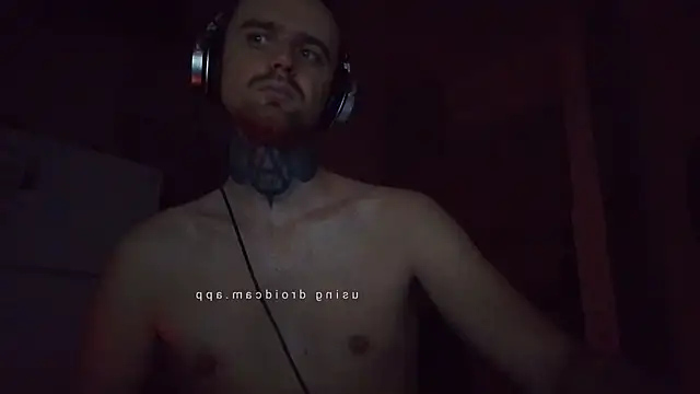 Snapshot of HappyZebra13 chatting on 02-06-25, 12:11 HappyZebra13 online show from 02-06-25, 12:11