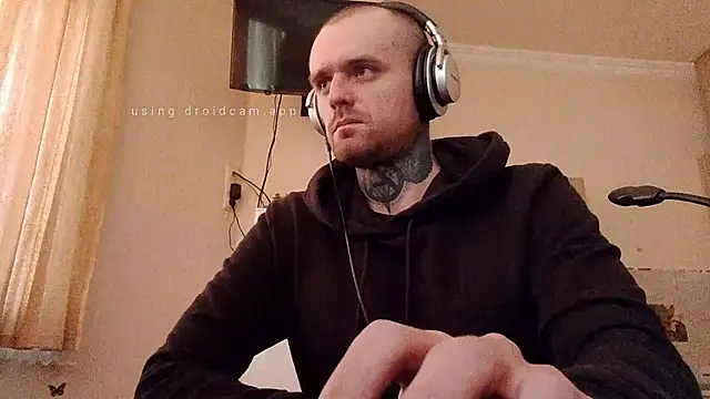 Snapshot of HappyZebra13 chatting on 03-05-25, 11:06 HappyZebra13 online show from 03-05-25, 11:06