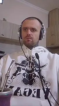 Snapshot of HappyZebra13 chatting on 11-17-25, 04:07 HappyZebra13 online show from 11-17-25, 04:07