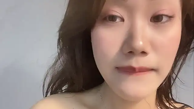 Bella-LL online show from 02-28-25, 09:55