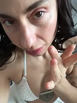 Snapshot of Jenaki31 chatting on 12-16-24, 02:05 Jenaki31 online show from 12-16-24, 02:05