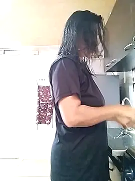 Snapshot of LunaOslon_sq chatting on 01-01-25, 05:11 LunaOslon sq online show from 01-01-25, 05:11