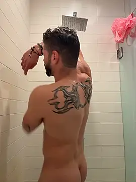 Snapshot of Strokeking4u chatting on 01-12-26, 04:07 Strokeking4u online show from 01-12-26, 04:07