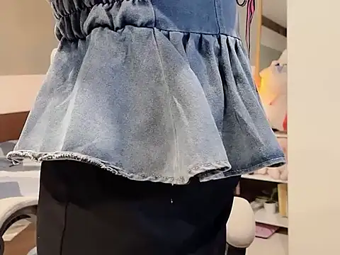 Eva-Public online show from 02-20-25, 04:14