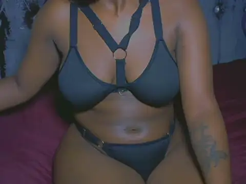 Snapshot of BrickyGirl chatting on 12-17-24, 01:29 BrickyGirl online show from 12-17-24, 01:29