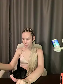 Snapshot of Cassie_Bae chatting on 12-22-24, 02:27 Cassie Bae online show from 12-22-24, 02:27