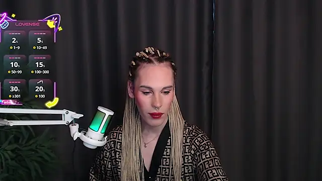 Snapshot of Cassie_Bae chatting on 12-18-25, 07:47 Cassie Bae online show from 12-18-25, 07:47