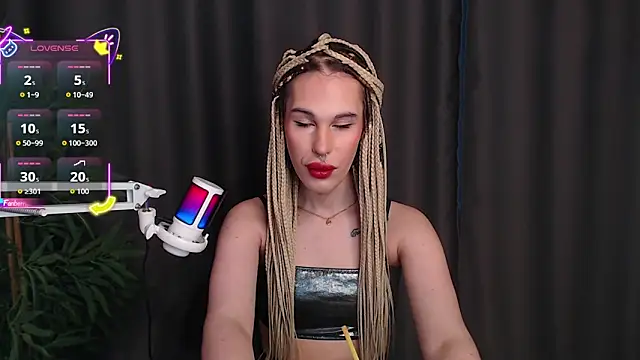 Snapshot of Cassie_Bae chatting on 12-19-25, 08:32 Cassie Bae online show from 12-19-25, 08:32