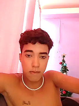 Snapshot of Hot_kleo chatting on 01-06-25, 09:32 Hot kleo online show from 01-06-25, 09:32