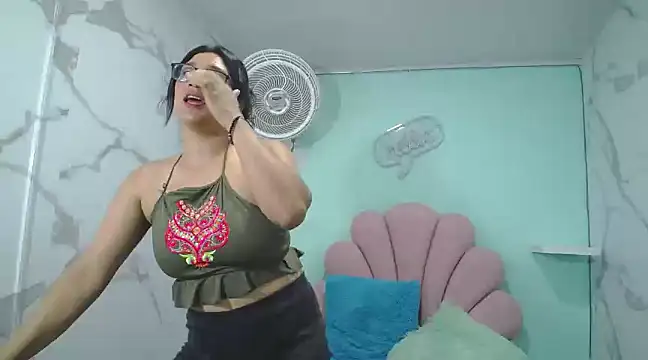 Snapshot of karime_sexygirl chatting on 01-19-25, 05:18 karime sexygirl online show from 01-19-25, 05:18