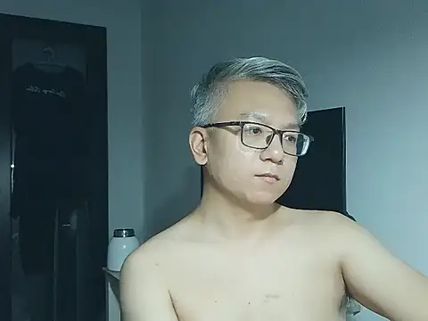 Snapshot of leoUSIR chatting on 09-16-25, 03:24 leoUSIR online show from 09-16-25, 03:24