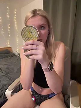 AnnyBelleX online show from 12-17-25, 05:52