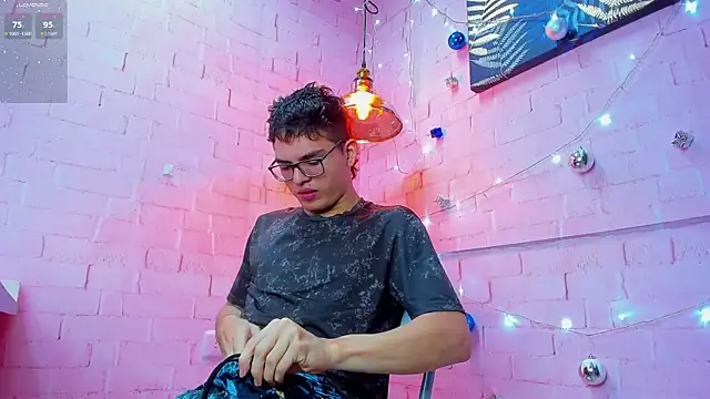 Snapshot of JACK_BLOSSOM_ chatting on 01-04-25, 12:05 JACK BLOSSOM online show from 01-04-25, 12:05