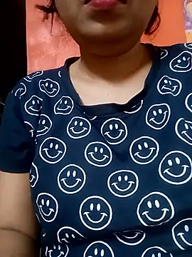 Snapshot of sunita-doll chatting on 02-02-26, 01:37 sunita-doll online show from 02-02-26, 01:37