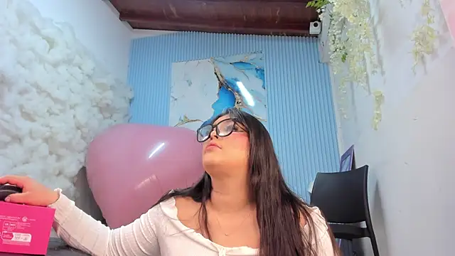 Snapshot of Danniela18_ chatting on 05-20-26, 12:22 Danniela18 online show from 05-20-26, 12:22
