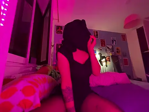 Snapshot of littlewitchxoxo chatting on 12-15-24, 04:37 littlewitchxoxo online show from 12-15-24, 04:37