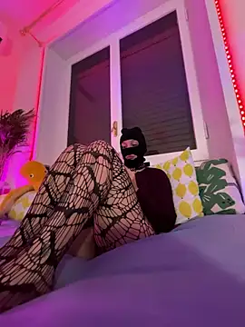 Snapshot of littlewitchxoxo chatting on 12-17-24, 04:32 littlewitchxoxo online show from 12-17-24, 04:32