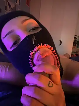 Snapshot of littlewitchxoxo chatting on 02-22-25, 03:47 littlewitchxoxo online show from 02-22-25, 03:47