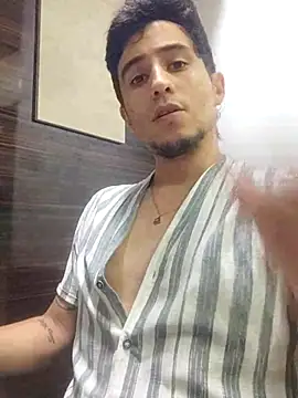 Snapshot of GamerQuinn chatting on 12-29-24, 09:30 GamerQuinn online show from 12-29-24, 09:30