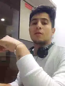 Snapshot of GamerQuinn chatting on 02-09-25, 08:02 GamerQuinn online show from 02-09-25, 08:02