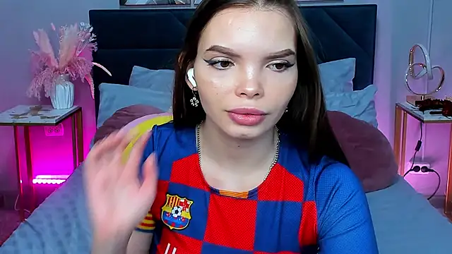 Curvy Dynamite  online show from 11-13-25, 01:15