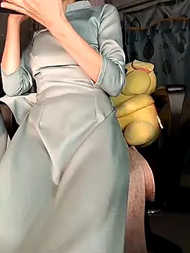 Lucy limon online show from 12-19-25, 09:16