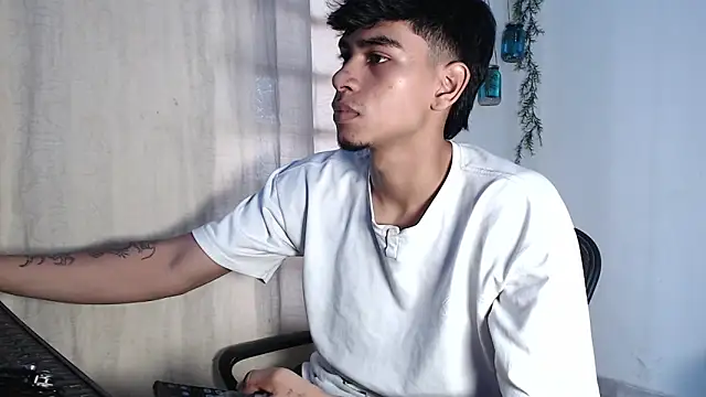 Snapshot of speedsamy chatting on 09-08-25, 08:08 speedsamy online show from 09-08-25, 08:08