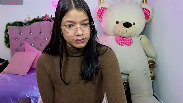Snapshot of Emilly_tay chatting on 01-09-25, 02:18 Emilly tay online show from 01-09-25, 02:18