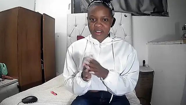Browncaramel1999 online show from 06-06-26, 04:23