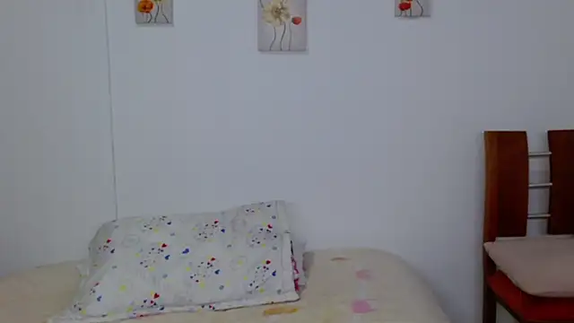 Snapshot of arianna_ros3 chatting on 07-21-26, 12:35 arianna ros3 online show from 07-21-26, 12:35