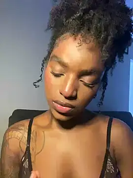 Snapshot of Zizi-campbel chatting on 02-09-25, 12:28 Zizi-campbel online show from 02-09-25, 12:28