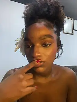 Snapshot of Zizi-campbel chatting on 02-13-25, 11:17 Zizi-campbel online show from 02-13-25, 11:17