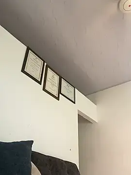 Snapshot of Zizi-campbel chatting on 02-21-25, 01:33 Zizi-campbel online show from 02-21-25, 01:33