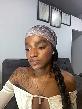 Snapshot of Zizi-campbel chatting on 03-07-25, 12:34 Zizi-campbel online show from 03-07-25, 12:34