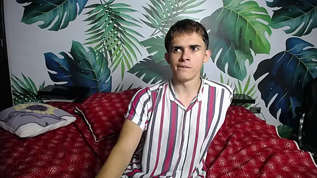 Snapshot of Gurvinder_1 chatting on 03-12-25, 03:29 Gurvinder 1 online show from 03-12-25, 03:29