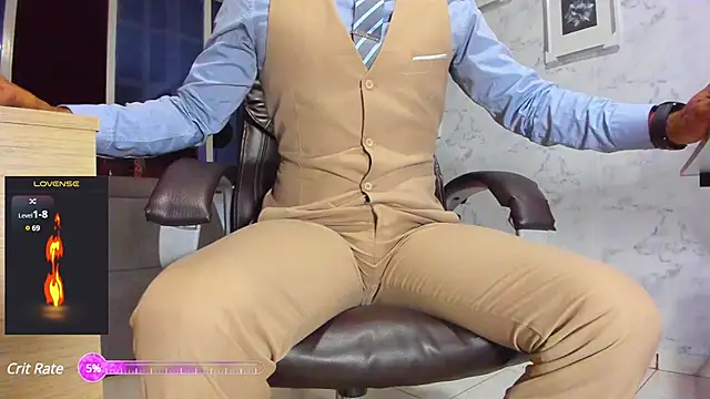 Snapshot of Hideintheoffice chatting on 03-05-25, 01:21 Hideintheoffice online show from 03-05-25, 01:21