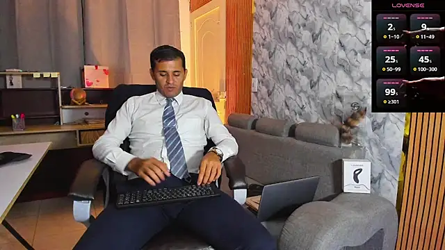 Hideintheoffice online show from 02-11-26, 04:39