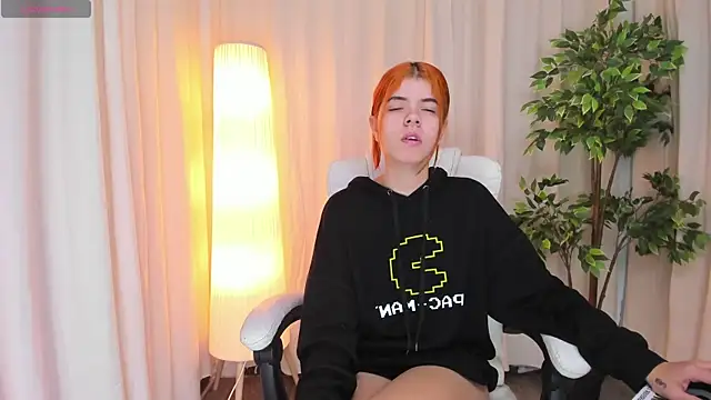 Maddy bennet online show from 02-27-25, 04:20