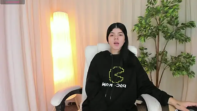 Maddy bennet online show from 03-07-25, 04:24