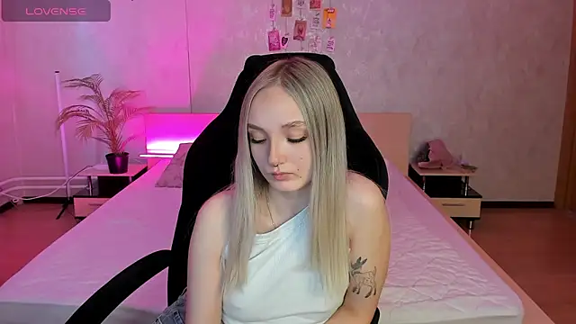 Cheryl  Brown online show from 03-14-25, 01:48