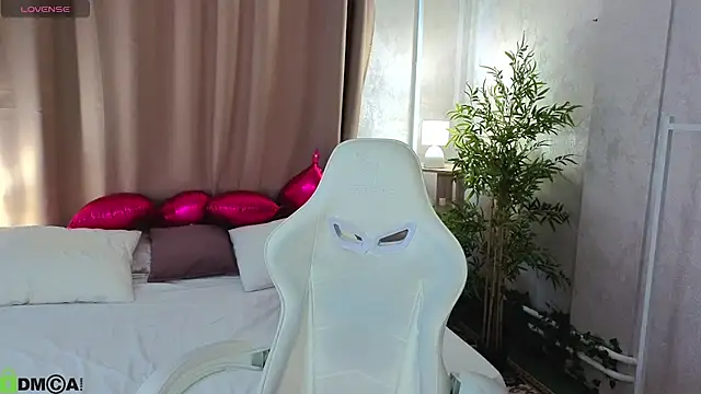 Snapshot of Cheryl__Brown chatting on 05-08-26, 01:00 Cheryl Brown online show from 05-08-26, 01:00