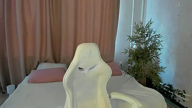 Snapshot of Cheryl__Brown chatting on 07-03-26, 01:23 Cheryl Brown online show from 07-03-26, 01:23
